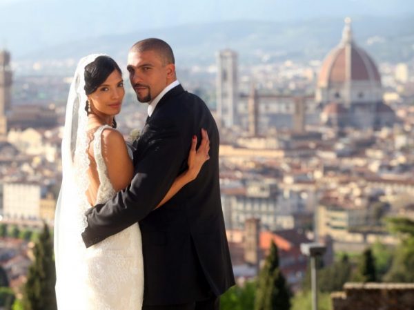 bride and groom look at piazzale michelangelo florence view 